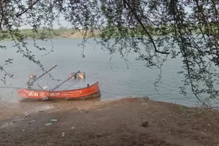 Illegal sand pile in Nanded, 3 boats destroyed by administration