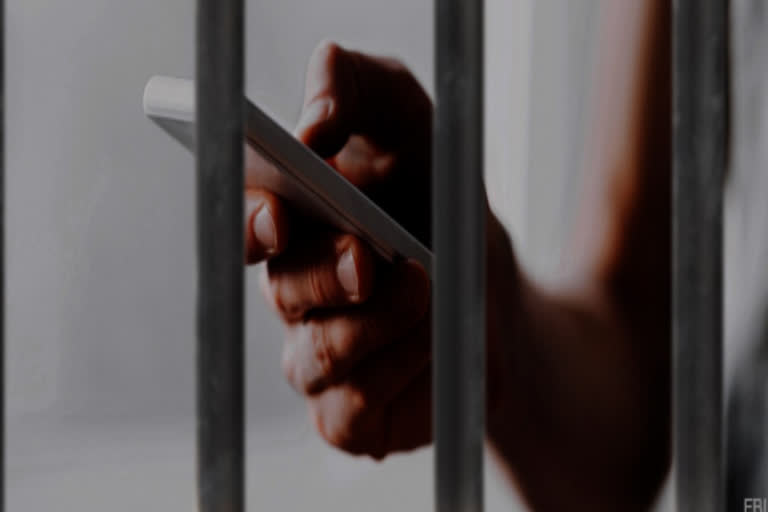 prisoners are using mobile phones in mandoli jail in delhi