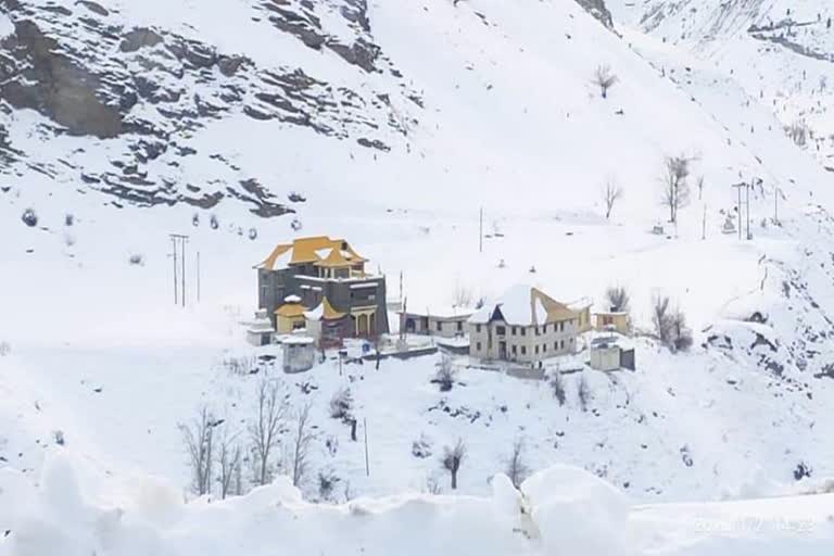 snowfall at Lahaul spiti in himachal