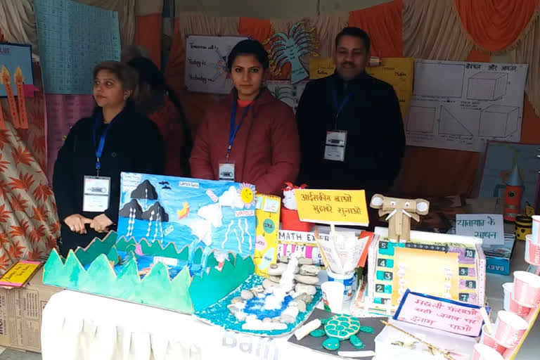 Zero Cost Teaching Learning Materials Exhibition in mandi, डाइट में लगाई गई शून्य लागत शिक्षण अधिगम सामग्री प्रदर्शनी