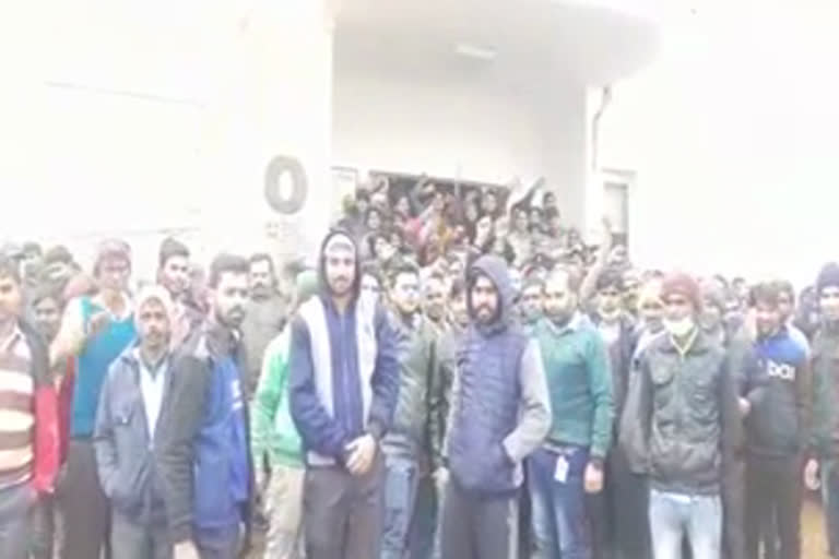 workers protest in solan