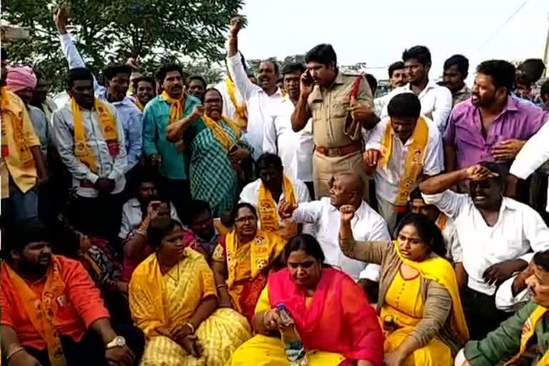 tdp leaders dharna for lokesh arrest