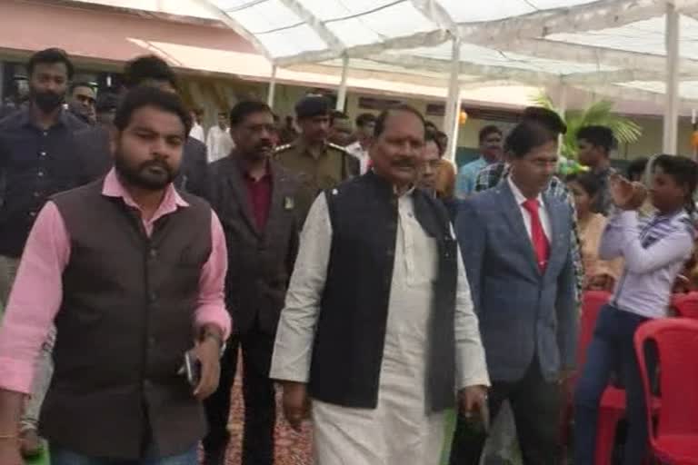 School Education Minister Premsaye Singh in arrives in Bhatapara