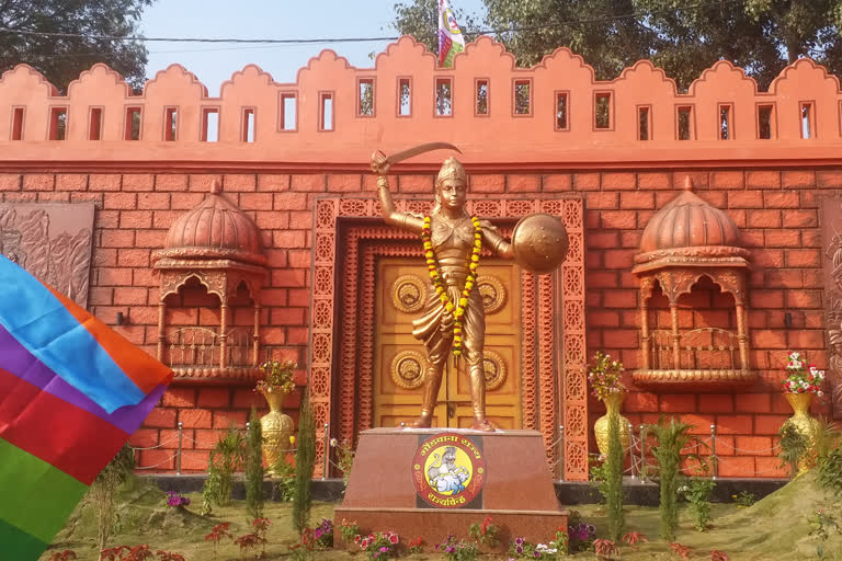 mp-nakulnath-unveiled-rani-durgavati-statue-in-chhindwara