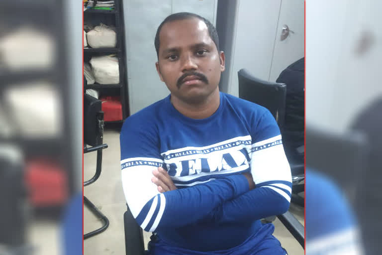 Chaibasa court, ASI arrested taking bribe, latest news of Jharkhand, ACB Jamshedpur, चाईबासा कोर्ट, एएसआई घूस लेते गिरफ्तार, झारखंड की ताजा खबरें, एसीबी जमशेदपुर