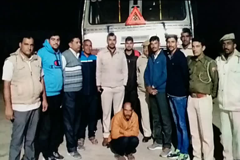 dhudhwakhara station police caught 40 lakh liquor in Churu, Churu police caught 40 lakh liquor, dhudhwakhara police station news, दूधवाखारा थाना पुलिस