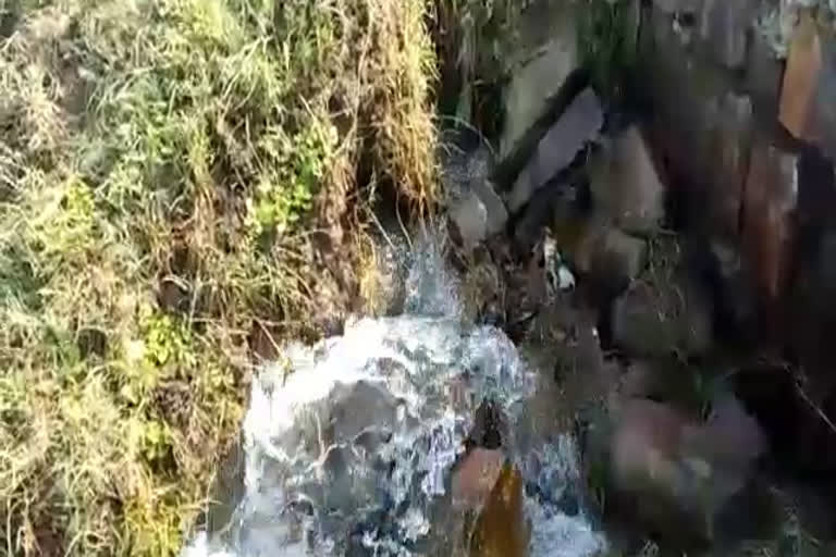 water flowing from Lisadi Minor, बूंद-बूंद पानी बचाओ अभियान