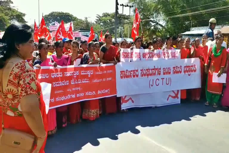 Protest in Shimoga by labor unions