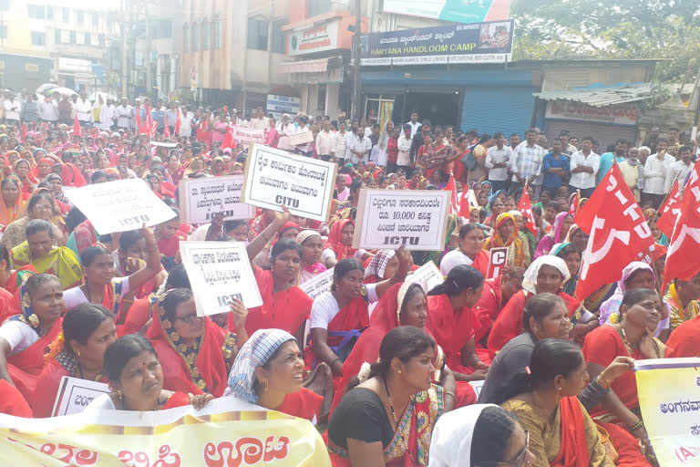 مرکزی حکومت کے خلاف مزدور یونینز کا احتجاج