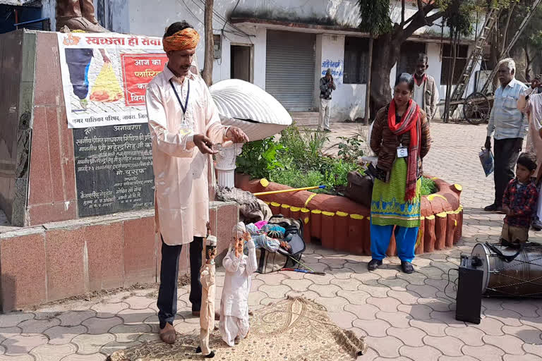 Making people aware of cleanliness through puppet dance