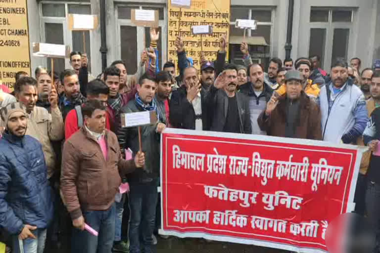 HPSEB Employees Union protest in Kangra, कांगड़ा में हिमाचल प्रदेश राज्य विद्युत बोर्ड कमर्चारी यूनियन का प्रदर्शन