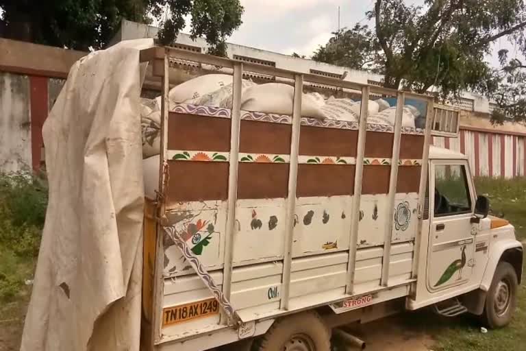 திருவள்ளூர் ரேஷன் அரிசி பறிமுதல், ration rice trafficking, One and a half tonnes of ration rice, ration rice trafficking to Andhra Pradesh, ரேஷன் அரிசி கடத்தல்