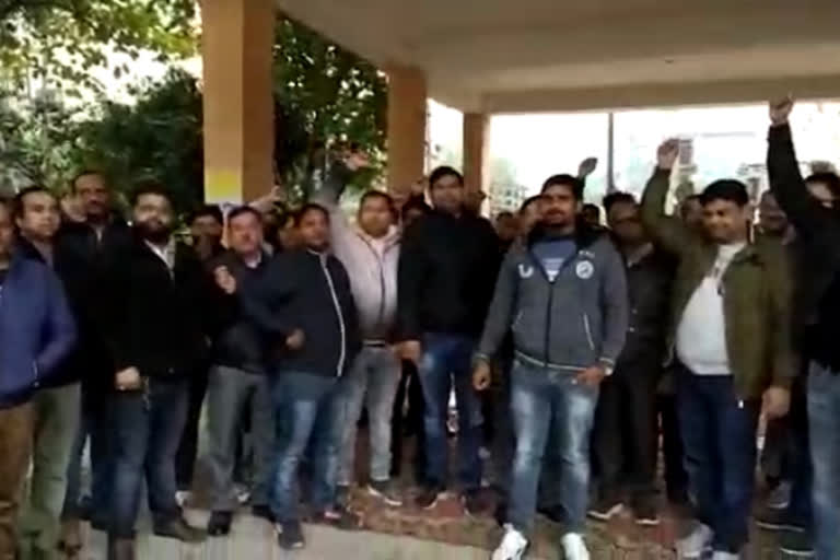 electric employees protest in noida over electric bill