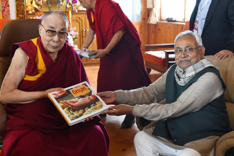 nitish_meet_religious_leader_dalai_lama_in_bodhgaya