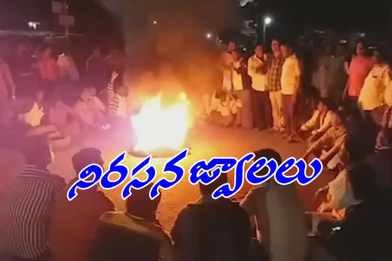 ఆందోళనలతో అట్టుడికిన అమరావతి