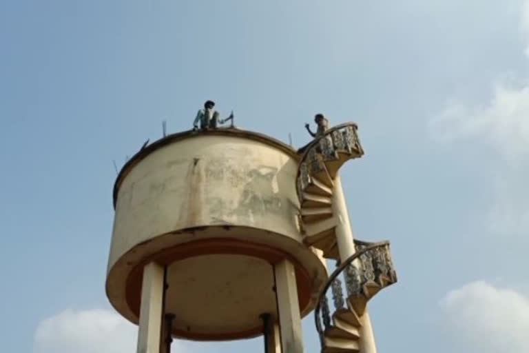 wife not coming to home husband climbed the water tank