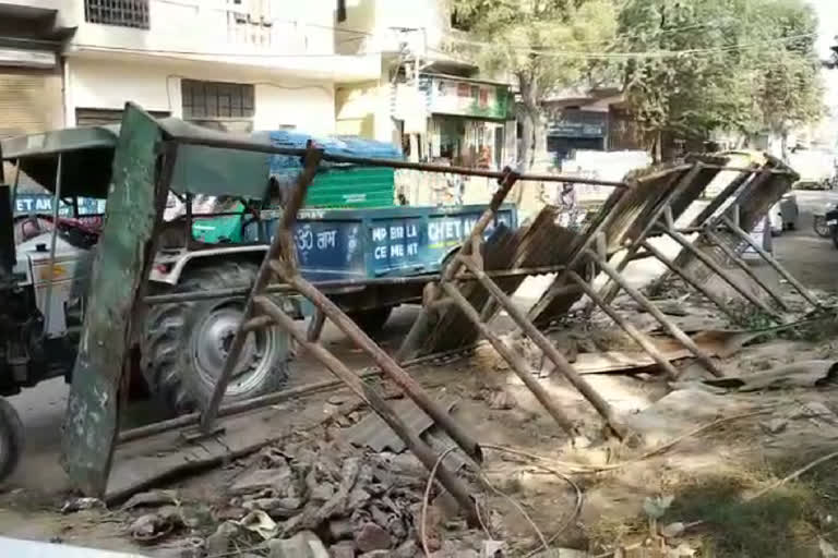 People are worried due to broken bus shelters in Narela delhi