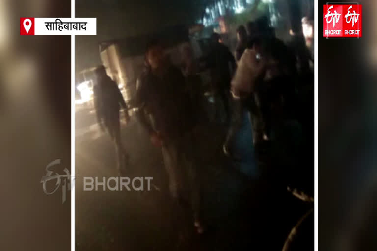 Fight after a minor collision of two vehicles in Ghaziabad