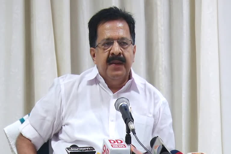 Chennithala wrote to Governor Arif  Governor Arif Mohammad Khan  ramesh chennithala wrote to governor  thiruvananthapuram  kerala bank issue  malappuram district cooperative bank  സര്‍ക്കാര്‍ ഓര്‍ഡിനന്‍സില്‍ ഒപ്പിടരുതെന്ന് ആവശ്യപ്പെട്ട് ഗവര്‍ണര്‍ക്ക് പ്രതിപക്ഷ നേതാവിന്‍റെ കത്ത്  ഗവര്‍ണര്‍ക്ക് പ്രതിപക്ഷ നേതാവിന്‍റെ കത്ത്