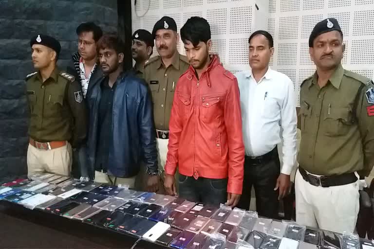 Police arrested two mobile thieves