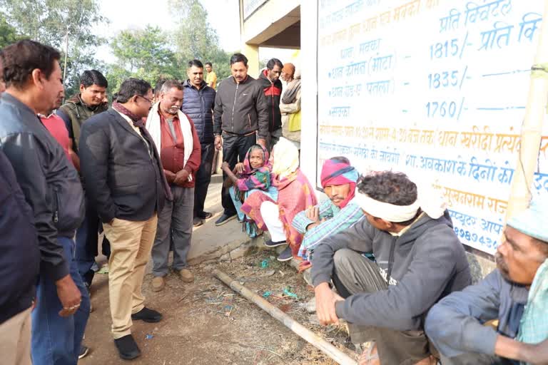 Food minister inspects paddy procurement centers in Surguja