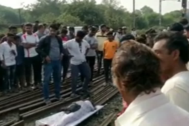 student died in a train collision in Wardha