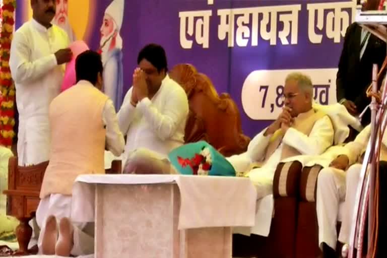 Bhupesh Baghel arrives at Kabir Sant Samagam in Mungeli