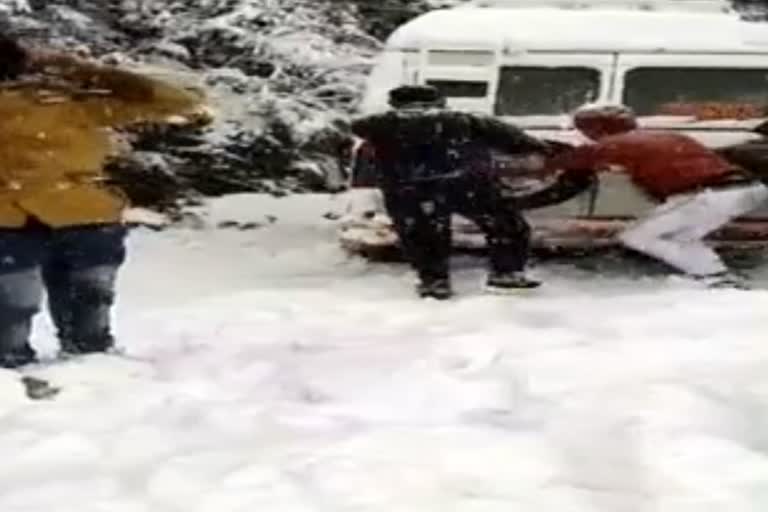 धनौल्टी बर्फबारी न्यूज, dhanaulti snowfall updates