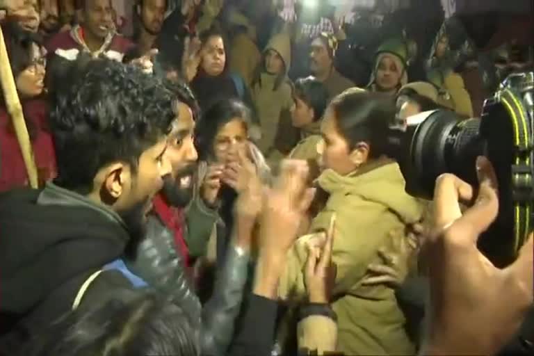 JNU students march to Rashtrapati Bhavan,ರಾಷ್ಟ್ರಪತಿ ಭವನದತ್ತ JNU ವಿದ್ಯಾರ್ಥಿಗಳು