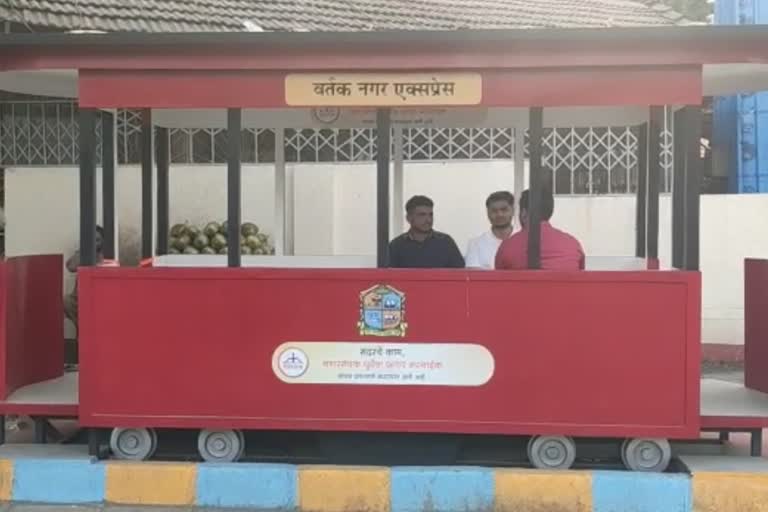 चिल्ड्रन बस शेल्टर