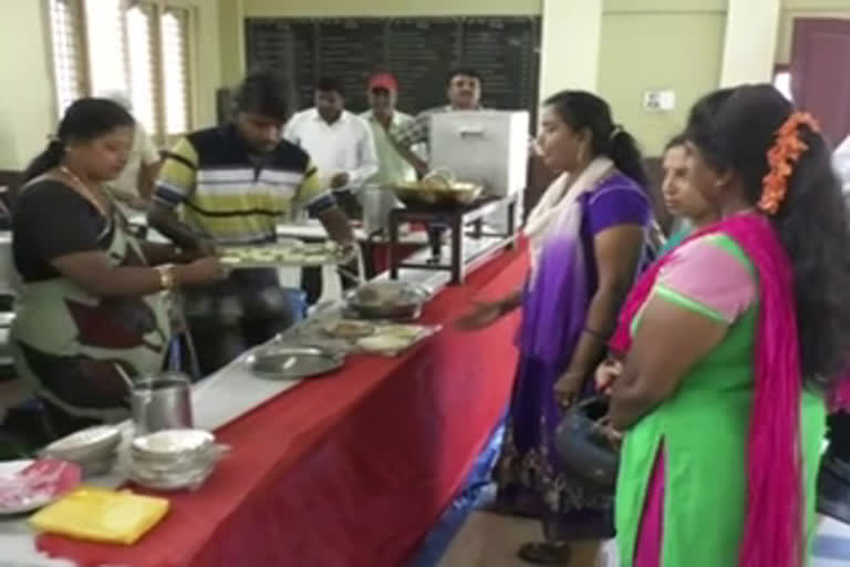 ಅವರೆಕಾಯಿಯ ತಿಂಡಿ ಪೇಸ್ಟ್,  various food items made by bean