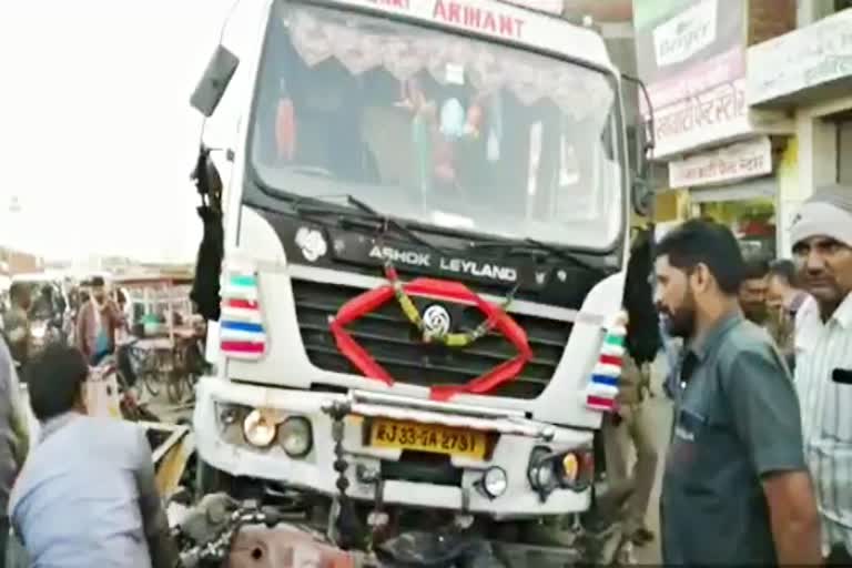 Drunk truck driver in Harmada, accident on NH 52 near Harmada,शराब के नशे में ट्रेलर चालक, NH 52 पर ट्रेलर का एक्सीडेंट