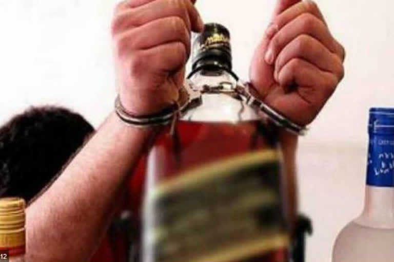 before delhi assembly election crooks with illegal liquor arrested