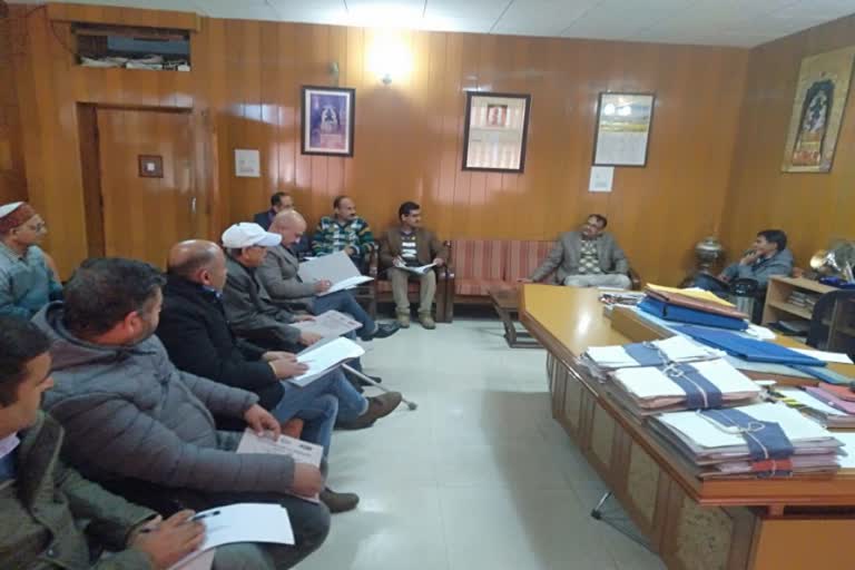 Mandalayuk convened meeting in Deputy Commissioner Chamber at hamirpur