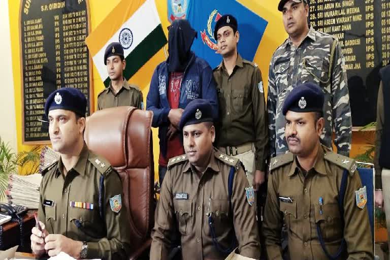 Giridih police, cyber criminal arrested, crime in Giridih, big news of Jharkhand, गिरिडीह पुलिस, साइबर अपराधी गिरफ्तार, गिरिडीह में अपराध, झारखंड की बड़ी खबरें