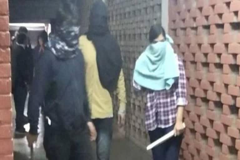 delhi-police-identified-some-masked-persons