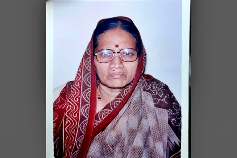 Minister Jagadish Shettar mother dies of heart attack