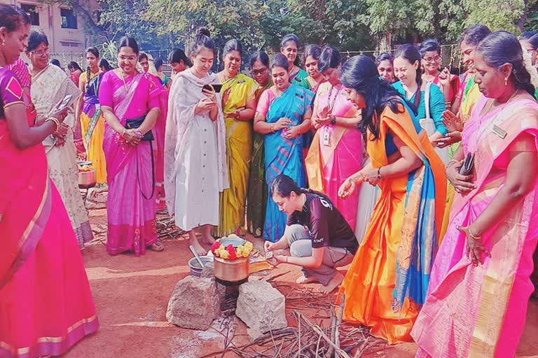 foreigners-celebrated-pongal-with-madurai-college-students