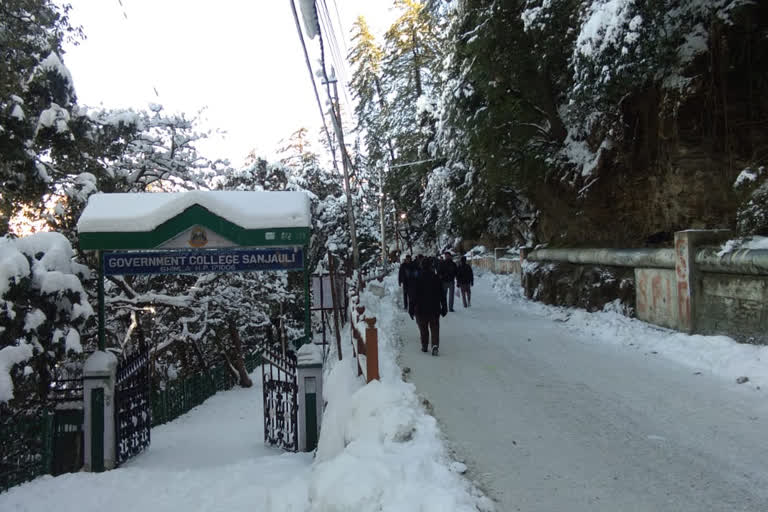 830 road closed due to snowfall in shimla