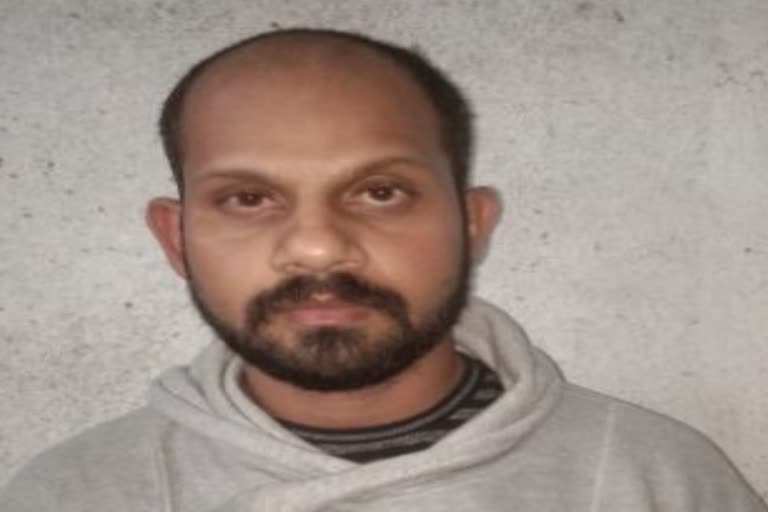 2-cr-fraud-police-arrested-accused-abhijeet-pansare-in-aurangabad