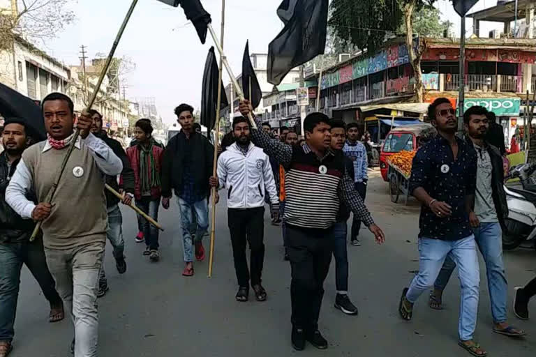 AJYCP protesters arrested  ajycp marching to gherao  activists at khanapara  ajycp activists  dispur arrest for prevention  പൗരത്വ നിയമ ഭേദഗതി: അസമില്‍ ജതിയതബാദി യുബ ചത്ര പരിഷത്ത് പ്രവര്‍ത്തകരെ പൊലീസ് അറസ്റ്റ് ചെയ്തു  പൗരത്വ നിയമ ഭേദഗതി: അസമില്‍ ജതിയതബാദി യുബ ചത്ര പരിഷത്ത് പ്രവര്‍ത്തകരെ പൊലീസ് അറസ്റ്റ് ചെയ്തു  AJYCP protesters arrested as a preventive measure