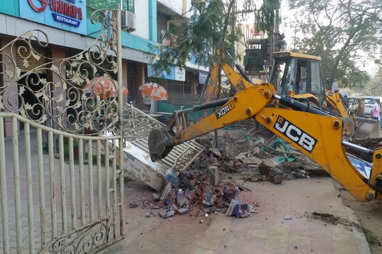 JCB of administration goes on encroachment