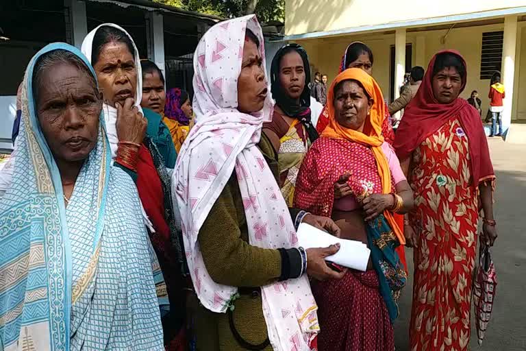 Tribal women wandering for the amount of nutritional grant