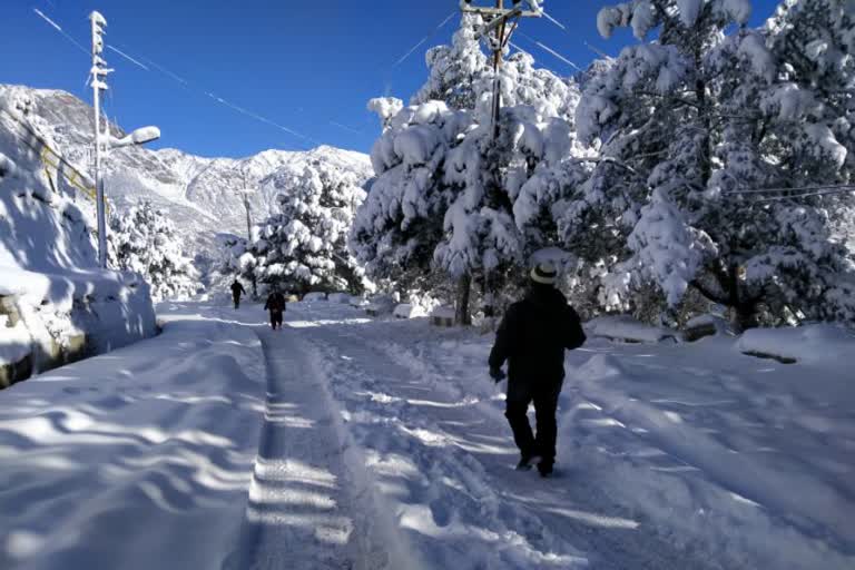 kinnaur people on road problem