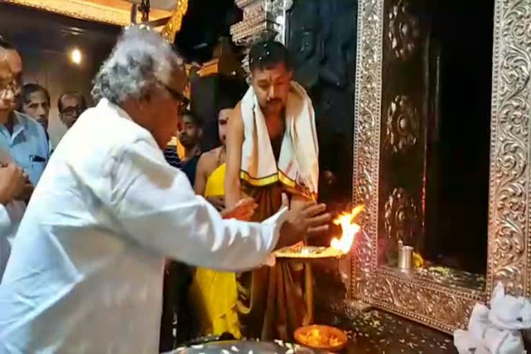 B. Janardhana poojari visits temple