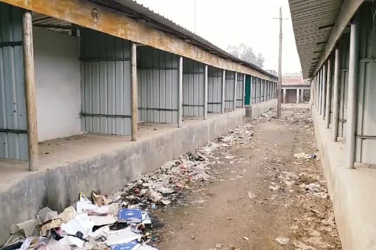 pavement shops are useless in sahibganj