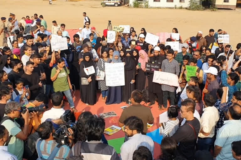 protest against JNU attack in mumbai