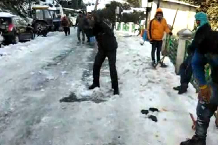 problems-increased-after-snowfall-in-mussoorie