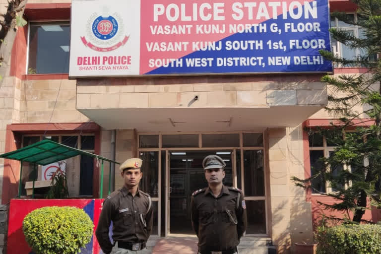 Delhi: Vasant Kunj police arrested 2 snatchers