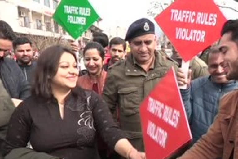 MVD officials in JK offer lollipops to traffic rule violators during National Road Safety Week